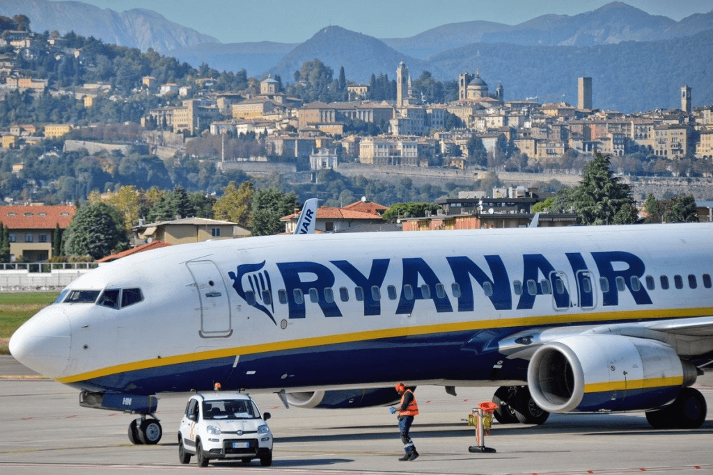 Ryanair jet landing, flights for traveling to Sicily